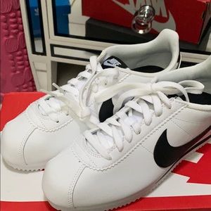 Nike cortez leather black and white